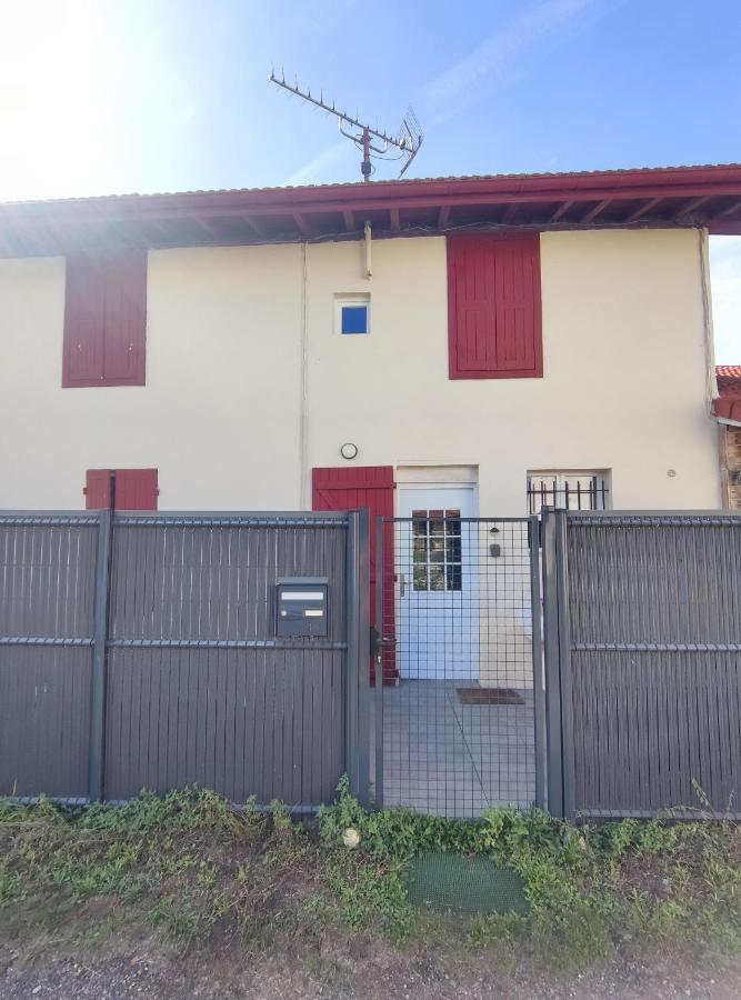 Agreable Maison, Toute Equipee, Proche Du Lac D'Arjuzanx Morcenx Exterior photo